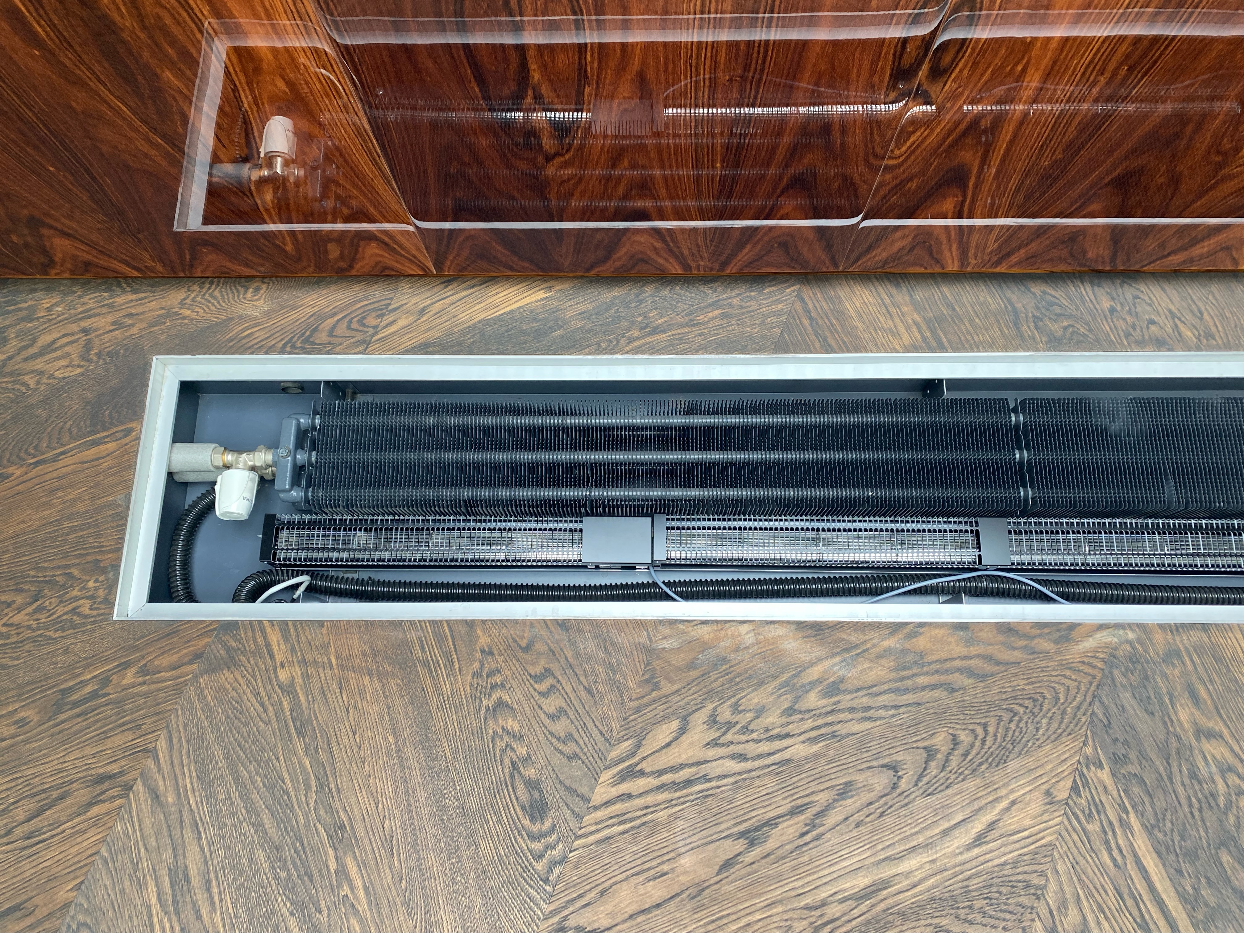 Plug&Play – zamontowany wentylator w drewnianej obudowie